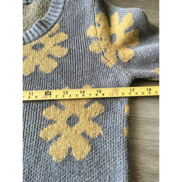 Mossimo Supply Co Sweater Flower boho gray and yellow x-small - Picture 4 of 5